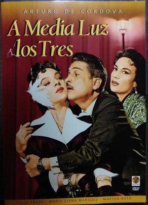 A media luz los tres