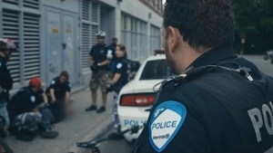Police sous surveillance